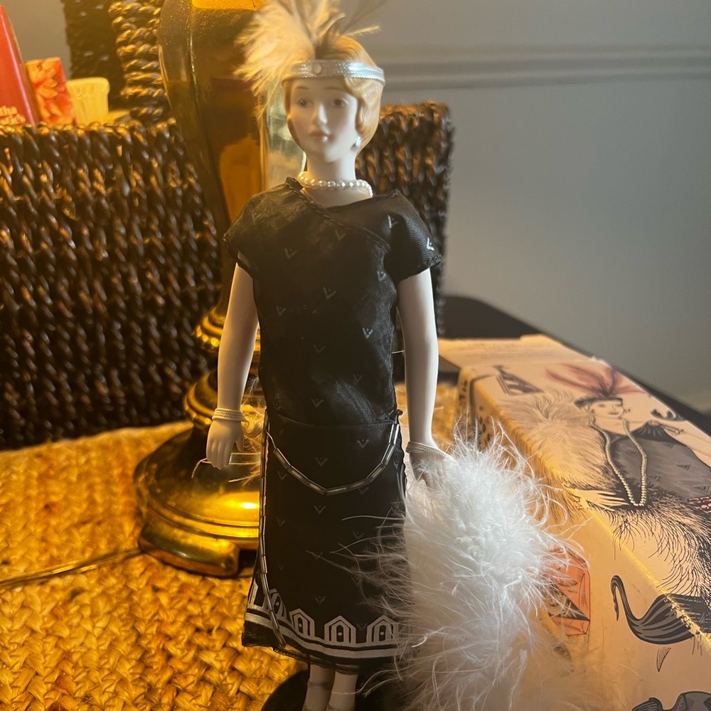 80s,Avon Fashion of American Times From the Porcelain Doll Collect. Roaring 20’s
